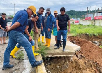 Municipio de Pasaje y Prefectura de El Oro se unen para atender emergencia en la vía Perimetral Sur