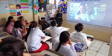 Capacitación preventiva en unidades educativas sobre el uso responsable de redes sociales