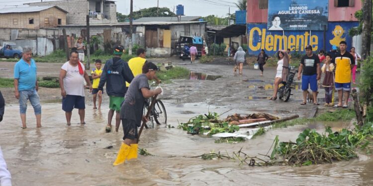 La SNGR reporta que ríos de Machala y El Guabo estan desbordados