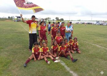 Escuela de Educación Básica Manuel Isaac Encalada Zúñiga Campeona Provincial de Fútbol Femenino