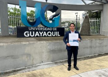 Joven abogado orense recibe Premio Contenta por excelencia académica en Universidad de Guayaquil
