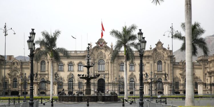 Congreso del Perú elige hoy nuevo presidente interino