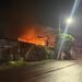 Atentado explosivo provocó el incendio de una vivienda