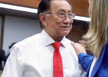 Izquierdista José María Balcázar elegido presidente interino de Perú