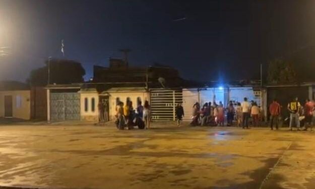 Explosivo detonó en una vivienda y también dejaron panfletos dirigidos a la policía