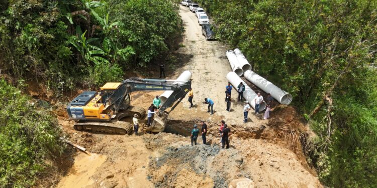 Prefectura de El Oro fortalece infraestructura vial rural
