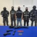 Retienen armas y municiones a ocupantes de camioneta