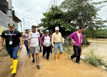 Gobernador Serpa lidera respuesta a inundaciones en Santa Rosa