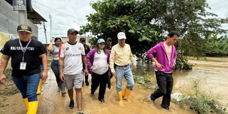 Gobernador Serpa lidera respuesta a inundaciones en Santa Rosa