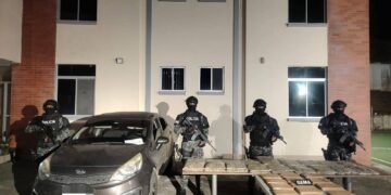Detenido luego que en un carro se encontraron 12 bloques de sustancias ilícitas