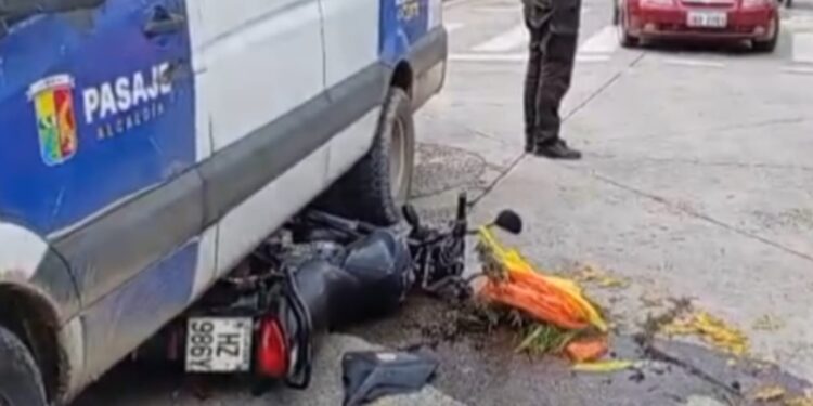 Madre e hijo gravemente heridos en accidente luego de realizar compras