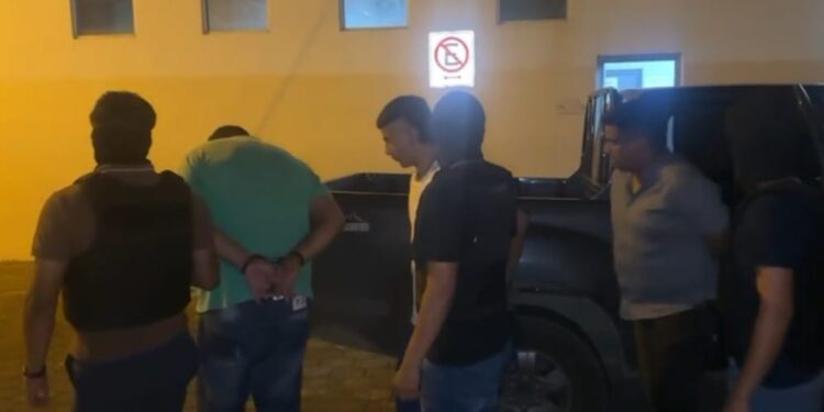 Policía en servicio activo y un menor de edad entre los capturados por extorsión a agricultora
