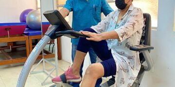 Hospital Teófilo Dávila logra recuperación exitosa de paciente con cirugía de rótula y rehabilitación