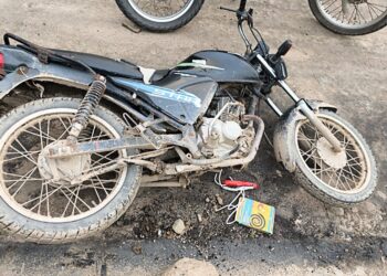 Policía recupera motocicleta robada y localiza artefacto explosivo