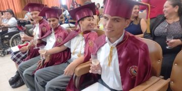 182 estudiantes con discapacidad se incorporan como nuevos bachilleres en la Zona 7