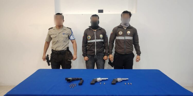 Incautan armas de fuego presuntamente vinculadas a un grupo delictivo