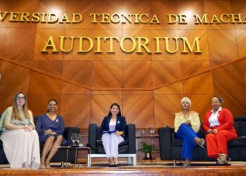 Mujeres líderes transforman la sociedad en foro de UTMACH