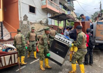 Evacúan a 17 familias por creciente del río Amarillo en Zaruma