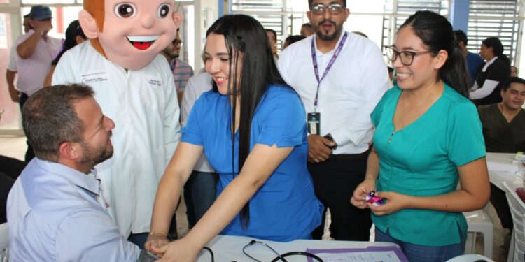 Hospital General Teófilo Dávila participa en Brigada Social en Machala