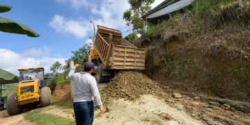 Balsas fortalece la infraestructura vial en Las Acacias Alto