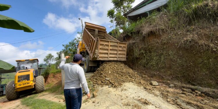 Balsas fortalece la infraestructura vial en Las Acacias Alto