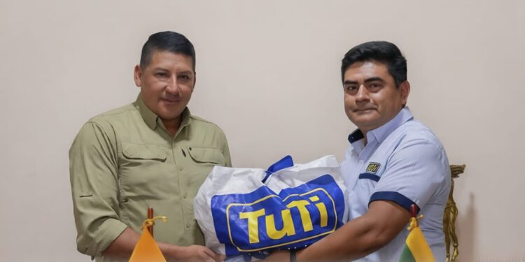 Tiendas Tuti y la Alcaldía de Zaruma entregan kits de alimentos a familias damnificadas