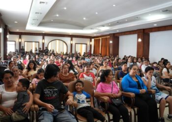 Piñas ratifica su compromiso con el desarrollo de las nuevas generaciones