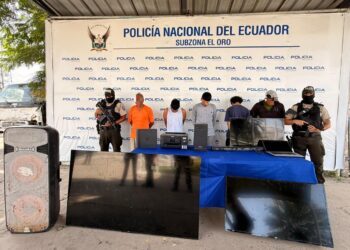 Cuatro aprehendidos y un menor aislado por robo a vivienda en Puerto Bolívar