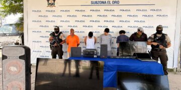 Cuatro aprehendidos y un menor aislado por robo a vivienda en Puerto Bolívar