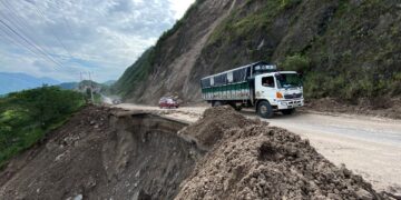 Circular por la Cuenca–Girón–Pasaje se vuelve cada vez más peligroso por daños en la vía