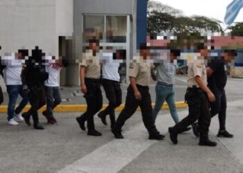 Ocho agentes de la Dinased fueron retenidos por robo durante el toque de queda