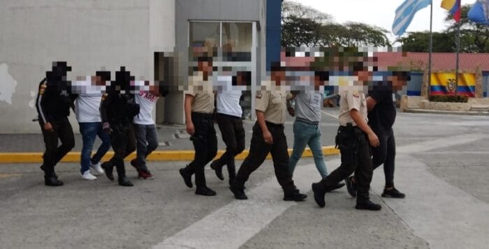 Ocho agentes de la Dinased fueron retenidos por robo durante el toque de queda