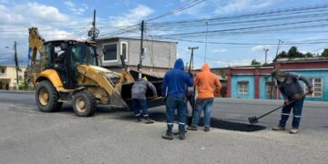 Alcaldía de El Guabo optimiza la movilidad urbana con trabajos de bacheo
