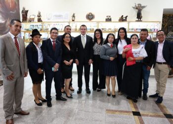 Jóvenes y adultos retoman sus estudios con el apoyo del presidente Noboa