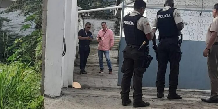 Con panfletos amenazan a funcionaria de la Unidad Judicial de Montecristi