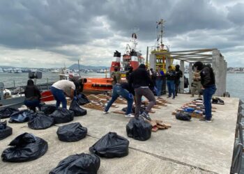 Más de media tonelada de droga es incautada en altamar frente a Manta