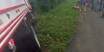 Ataque armado a un convoy de camiones dejó varios heridos