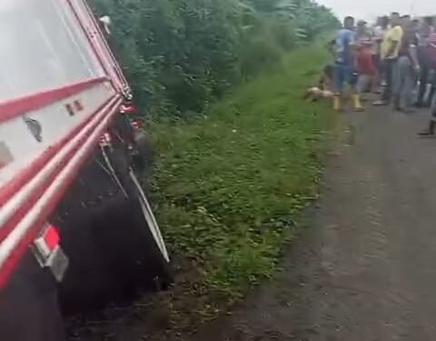 Ataque armado a un convoy de camiones dejó varios heridos