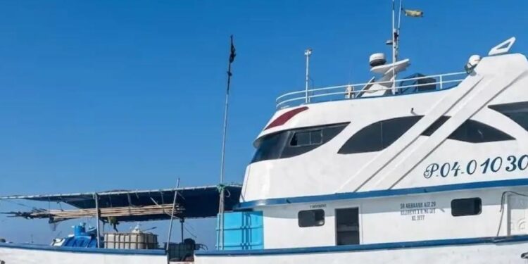Guardacostas de El Salvador localiza a 22 pescadores ecuatorianos en altamar