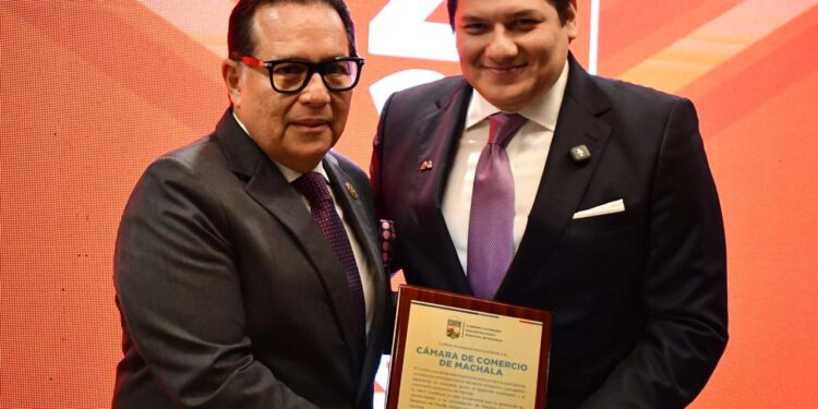 Hugo Quevedo Madero participó en la posesión del nuevo Consejo Directivo de la Cámara de Comercio de Machala.