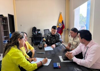 Buscan transformar el futuro de Puerto Bolívar mediante Educación Técnica y Seguridad
