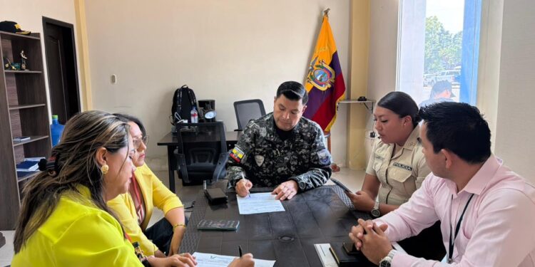 Buscan transformar el futuro de Puerto Bolívar mediante Educación Técnica y Seguridad