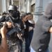 Enfrentamientos en exteriores del Municipio de Guayaquil tras allanamiento