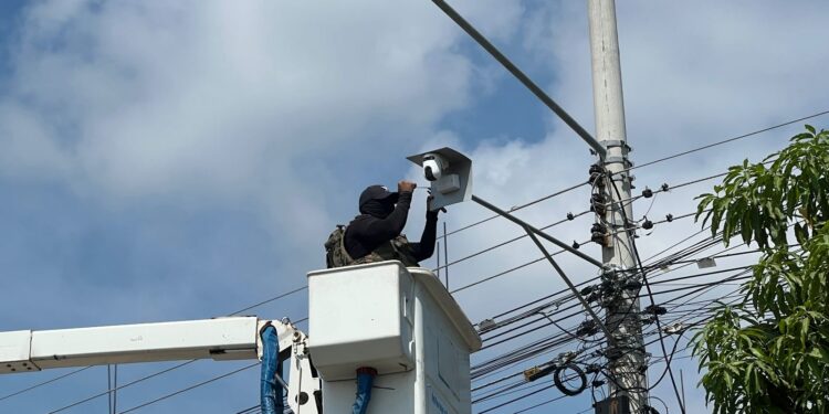 Retiran cámaras ilegales en Huaquillas para debilitar grupos delictivos