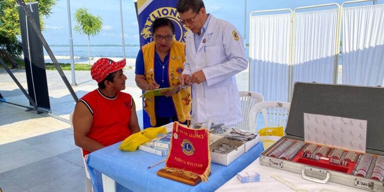 Brigada médica gratuita beneficia a familias de Puerto Bolívar