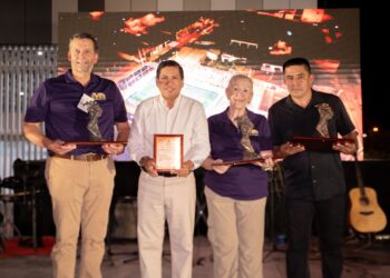 Atención médica gratuita beneficia a miles de machaleños en la Plaza Bicentenario