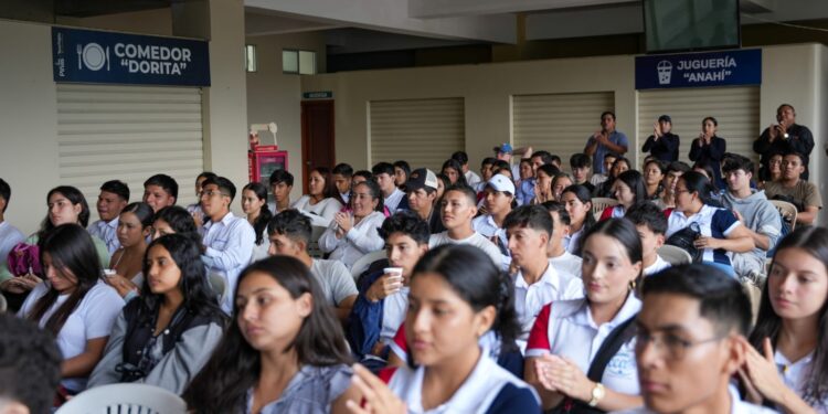 Más de 400 estudiantes inician el ciclo universitario en el Campus Piñas