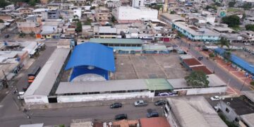 Alcalde Hitler Álvarez culmina construcción de cubierta en unidad educativa