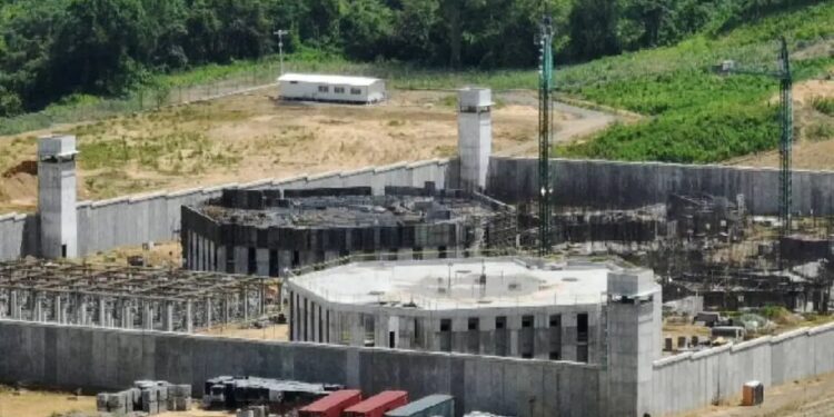 Gobierno construirá nuevo centro penitenciario para más de 15.000 personas y estaría listo en 18 meses