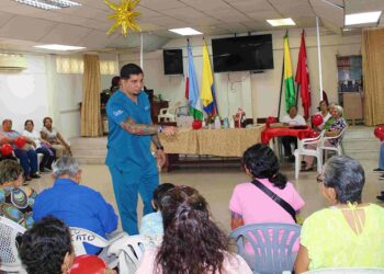 Hospital Teófilo Dávila impulsa jornada de salud y movilidad para adultos mayores